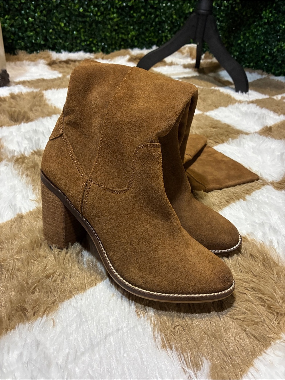 Steve Madden Tan Suede boots